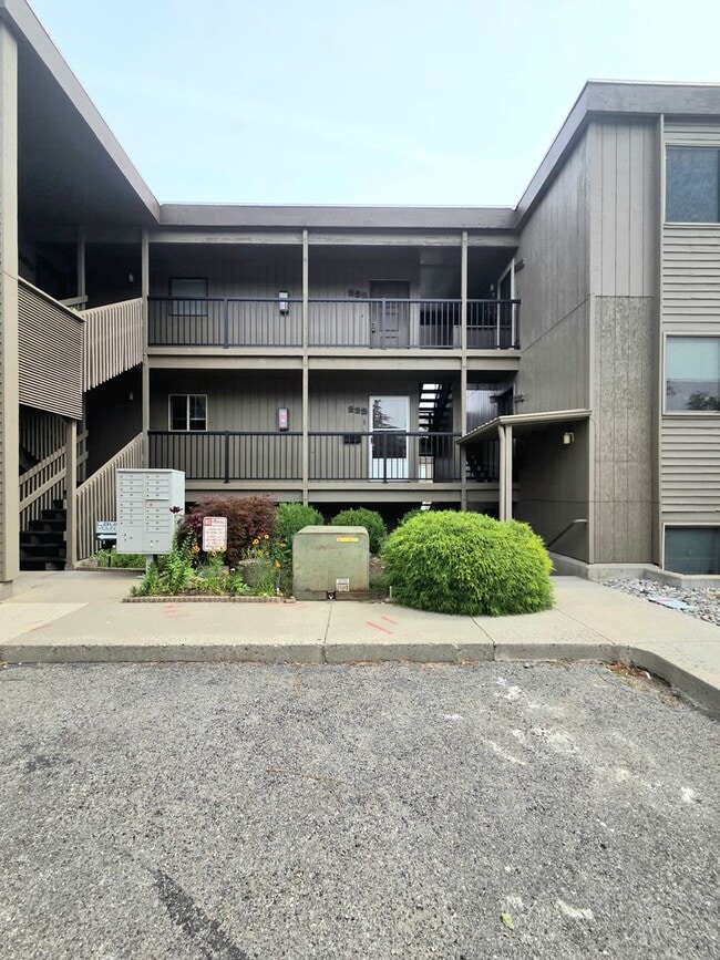 Building Photo - 407 Oregon St