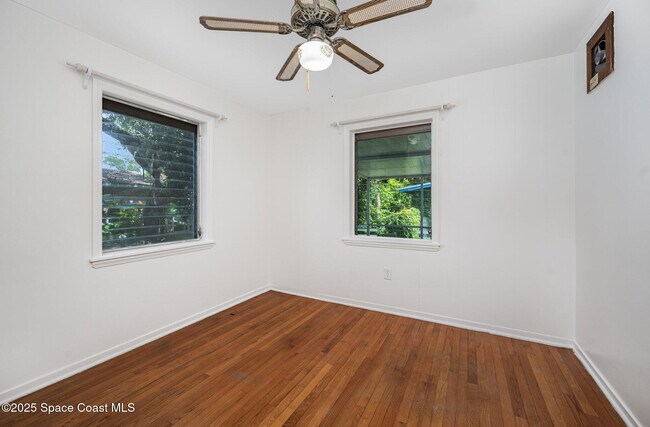 Building Photo - 42 N Fernwood Dr