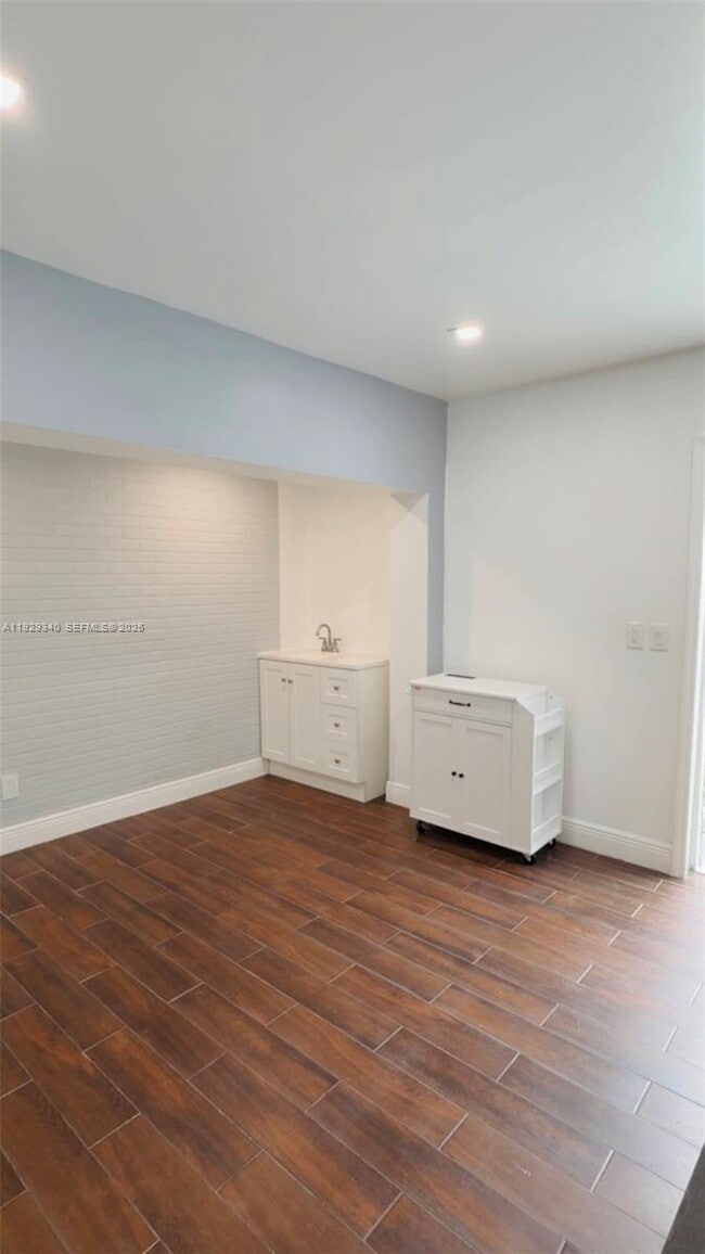 Building Photo - 10245 SW 125th Ave