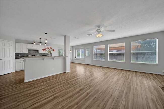Building Photo - 28634 Hidden Cove Dr