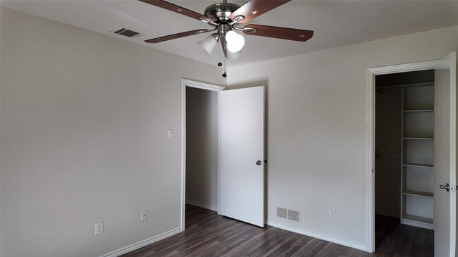 Building Photo - 613 Palomar Ln