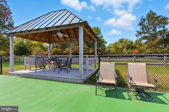 Building Photo - 638 Marlborough Point Rd