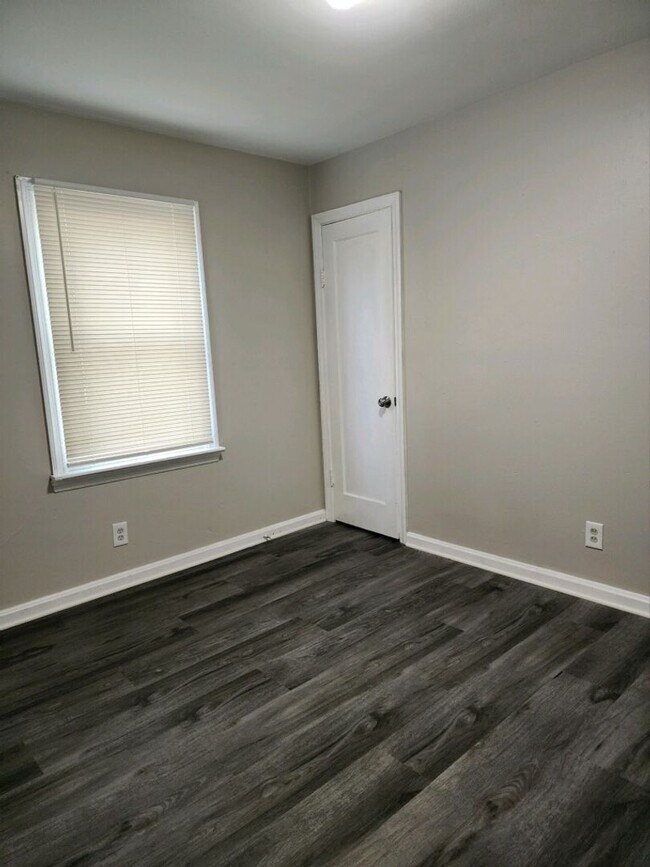 Building Photo - 7203 Albright| 3 Bedrooms, 1.0 Bath