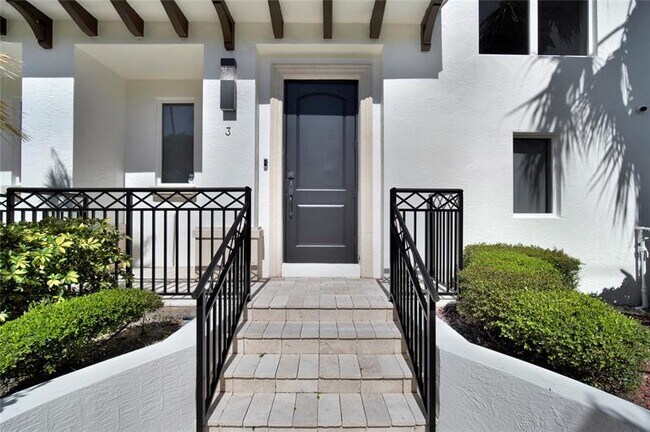 Building Photo - 425 N Ocean Blvd