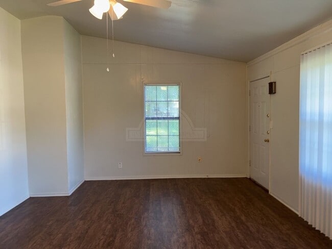 Building Photo - ***Two-Weeks Free Rent***916 Evergreen, Ki...