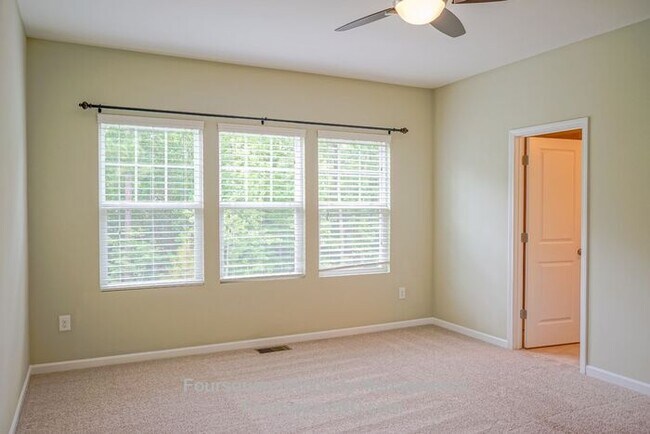 Building Photo - Charming End-Unit Townhome with Bonus Room, Screened Porch & 2-Car Garage – Convenient to RTP, RD...