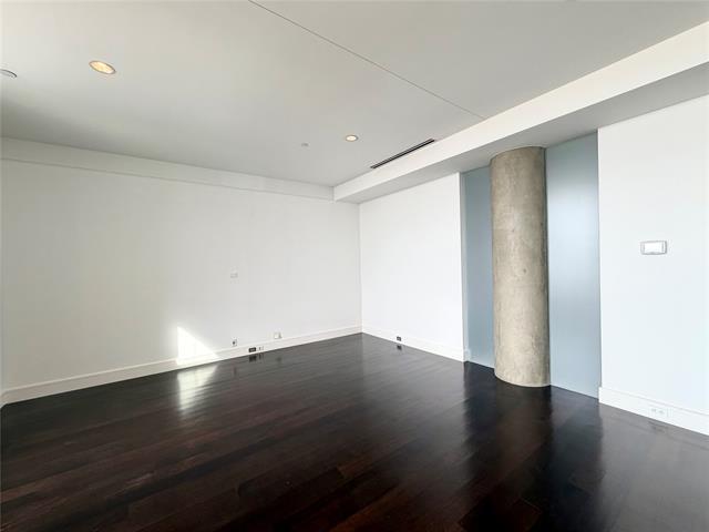 Building Photo - 2408 Victory Park Ln