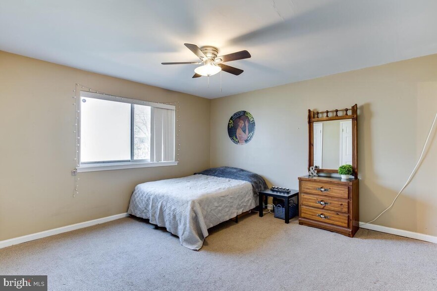 Building Photo - 2500 Markham Ln