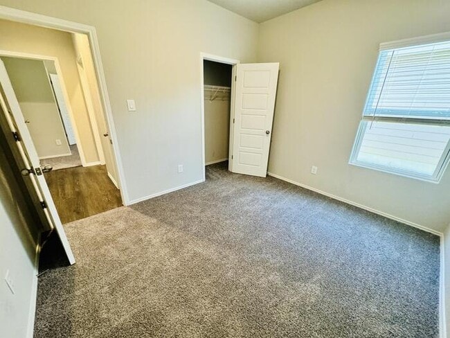 Building Photo - 5936 Olson Bluffs