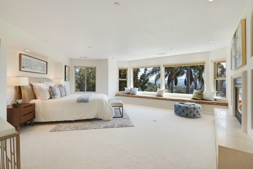 Master Bedroom - 30 Tiana Ter