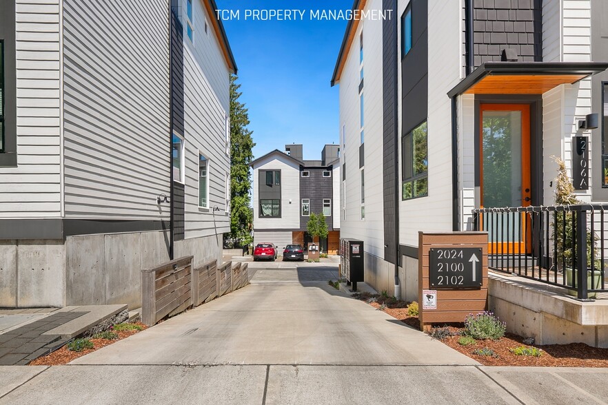 Building Photo - 2024E NE 85th St