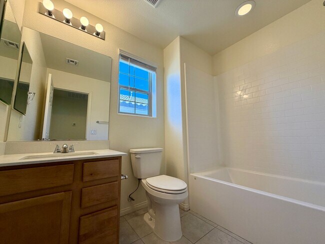 Building Photo - Great 3 bedroom in Cadence