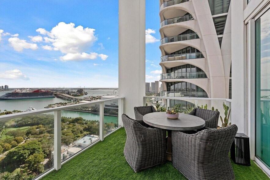 Building Photo - 1040 Biscayne Blvd