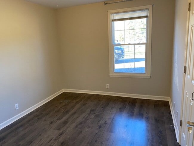 Building Photo - Coming soon! Nice remodeled 2 bedroom dupl...