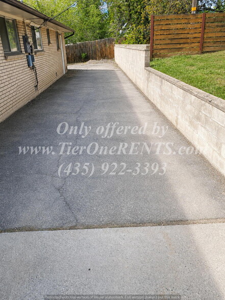 Building Photo - This property offers a NO DEPOSIT option available for qualified renters!