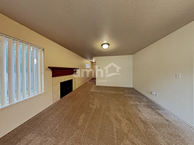 Building Photo - 809 NE 115th Cir