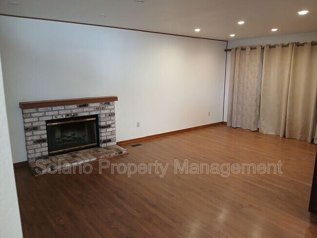 Building Photo - 318 Ridgecrest Cir