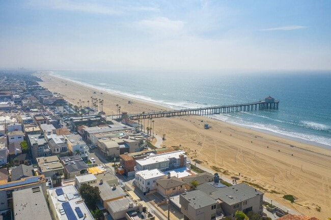 Building Photo - Private and Comfy Manhattan Beach Home