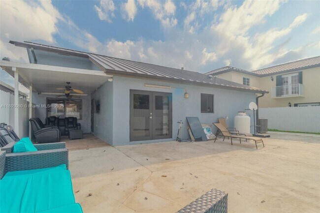 Building Photo - 15615 SW 63rd Ter
