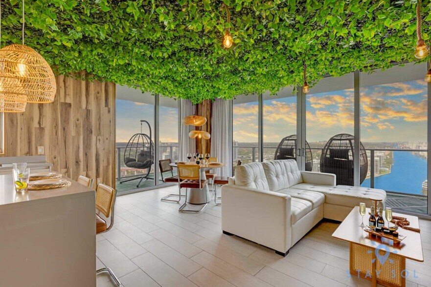 Building Photo - 4010 S Ocean Dr