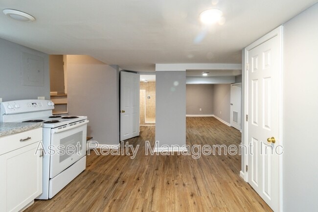 Building Photo - 602 Caswell Ave