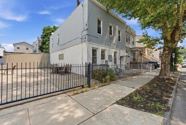 Building Photo - 74 Yale Ave