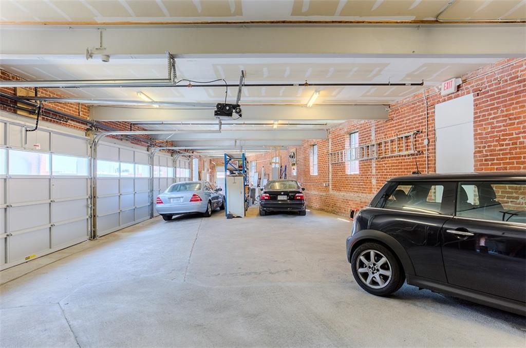 Private Garage - 612 Hull St
