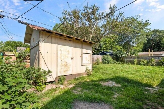 Building Photo - 718 Horncastle St