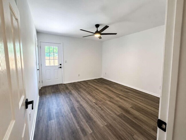 Building Photo - 305 N Arizona Dr