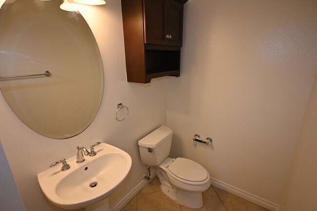 Building Photo - Spectacular Gated 3 Bed + Den, 2.5 Bath Townhouse in Newport Beach.