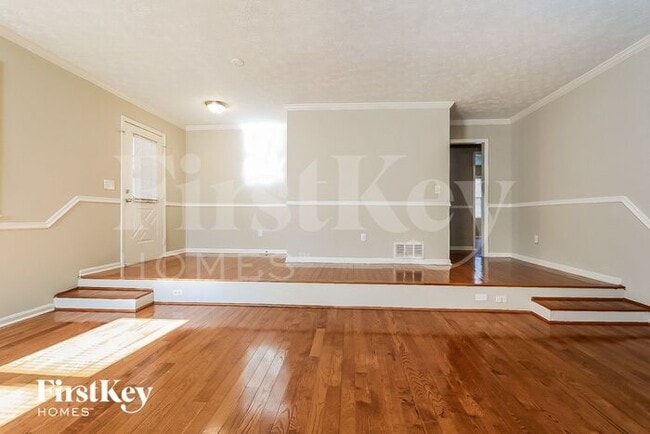 Building Photo - 600 Inglenook Dr SW