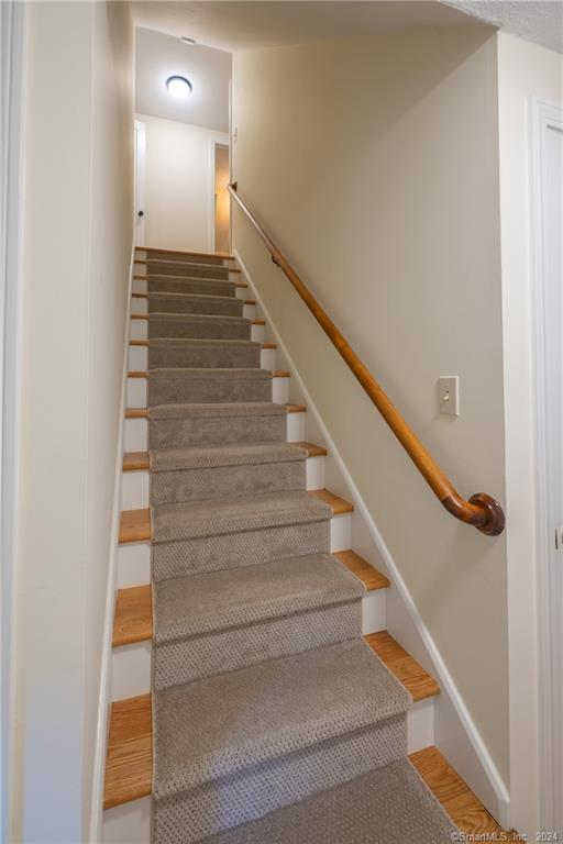 Building Photo - 3 Hilltop Rd