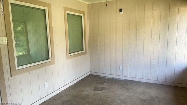 Building Photo - 104 Varsity Cir