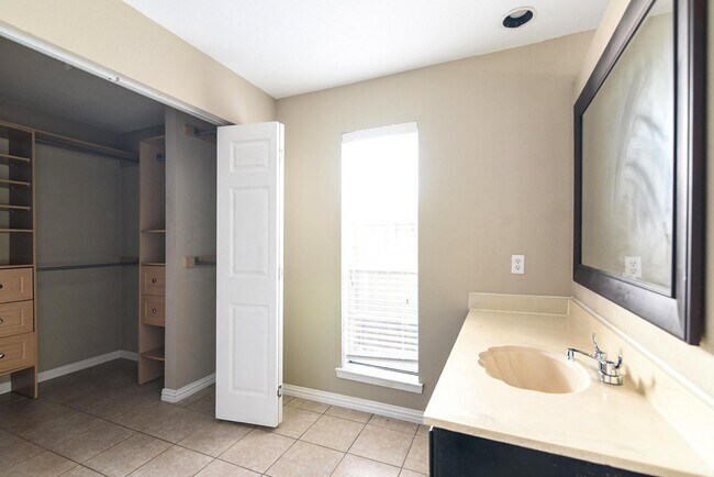 Building Photo - 25538 Chapel Ridge Ln