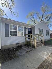 Building Photo - 905 Green Mor Ave