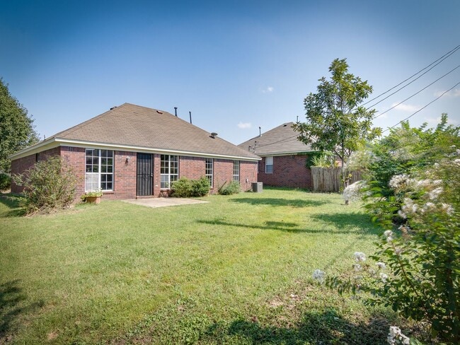 Building Photo - Nice and Bright! 3BR/2B home available for...
