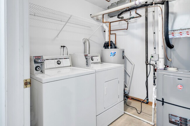 Building Photo - 2023 W Superior St