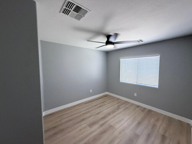 Building Photo - 3028 W Cavalry Dr