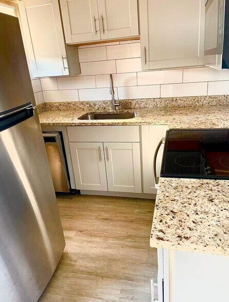 Building Photo - 2408 Linhart Ave