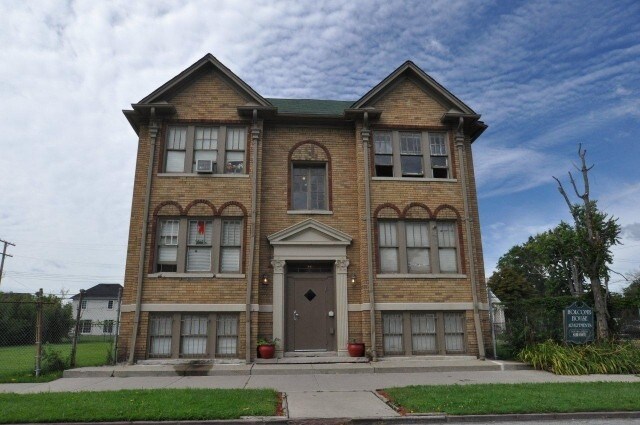 Building Photo - Holcomb House Apartments