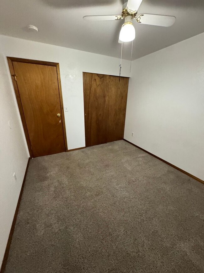 Building Photo - 7202 Foxridge Cir