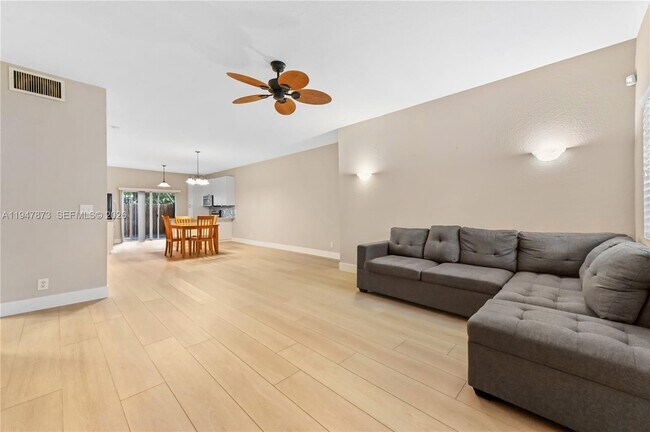 Building Photo - Washington Street, Hollywood, FL 33021 - 2 BR 2 BA townhouse