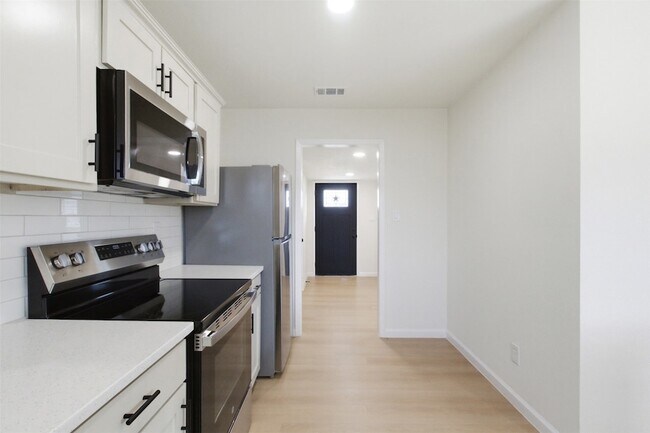 Building Photo - 5633 Truitt St