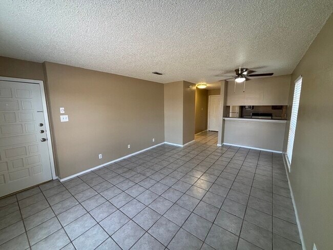 Building Photo - 1 bed 1 bath duplex unit