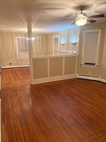 Building Photo - 128 Monroe St