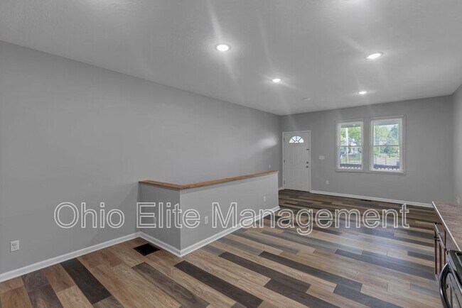 Building Photo - 2023 Sullivant Ave