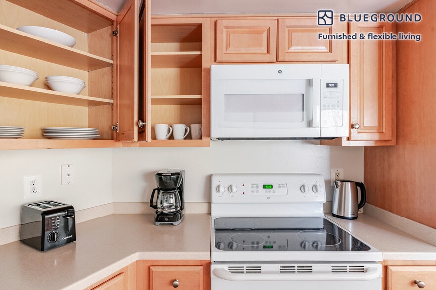 Building Photo - 3900 Fairfax Dr