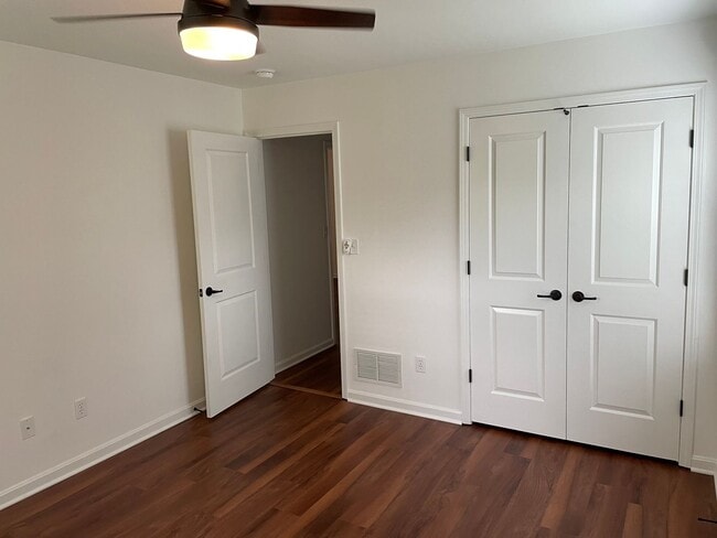 Building Photo - BEAUTIFUL 3 Bedroom 2 Bath Home in the Cit...