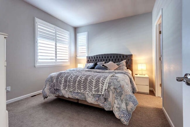 Building Photo - Evolve Real Estate: AVAILABLE 8/1/25! Stun...