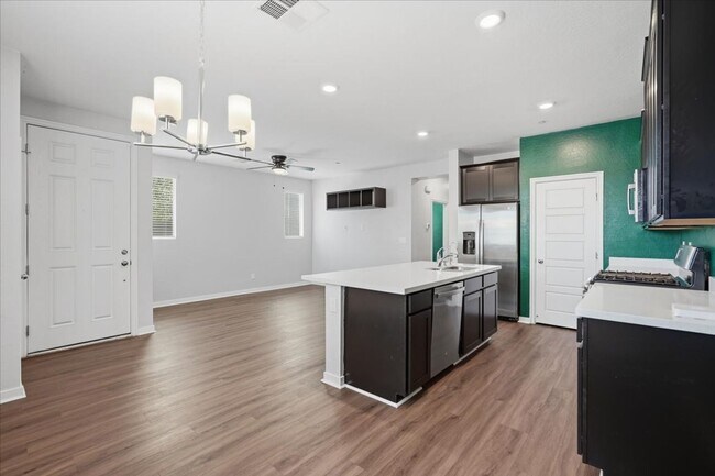 Building Photo - 6510 Silver Estates St